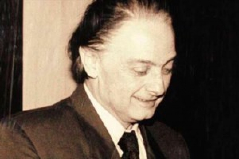 &Alpha;&pi;&epsilon;&beta;ί&omega;&sigma;&epsilon; &omicron; &Sigma;&pi;&alpha;&rho;&tau;&iota;ά&tau;&eta;&sigmaf; &delta;&eta;&mu;&omicron;&sigma;&iota;&omicron;&gamma;&rho;ά&phi;&omicron;&sigmaf; &Chi;&rho;ή&sigma;&tau;&omicron;&sigmaf; &Tau;&rho;&iota;ή&rho;&eta;&sigmaf;