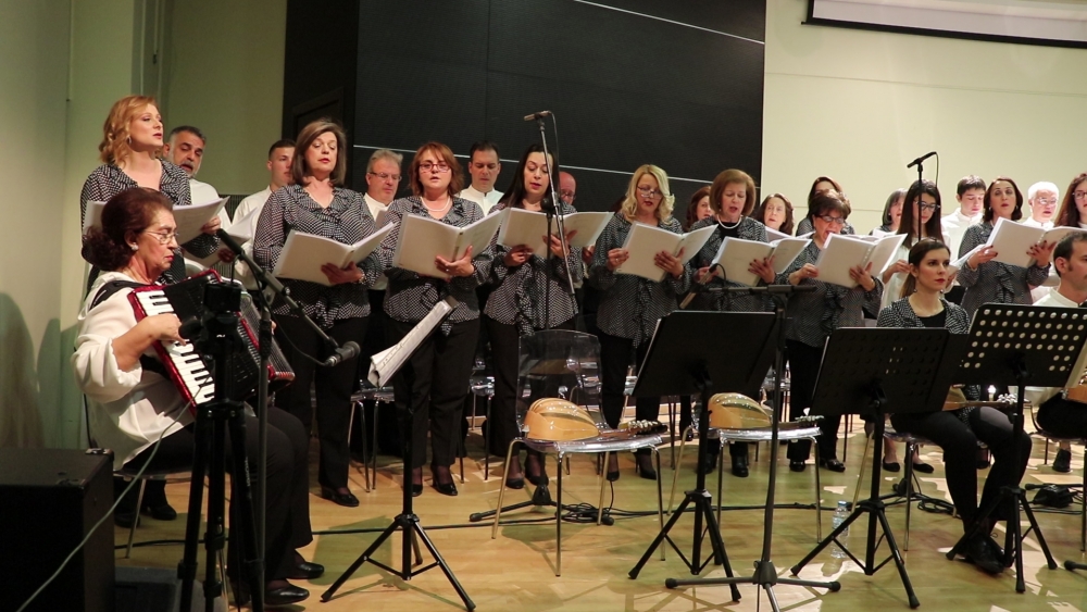 &laquo;&Tau;&alpha;&xi;ί&delta;&epsilon;&psi;&epsilon;&raquo; &tau;&omicron; &kappa;&omicron;&iota;&nu;ό &sigma;&tau;&eta; &delta;&eta;&mu;&omicron;&tau;&iota;&kappa;ή &pi;&alpha;&rho;ά&delta;&omicron;&sigma;&eta; &eta; &Tau;&alpha;ϋ&gamma;έ&tau;&eta; (&Phi;&Omega;&Tau;&Omicron;)