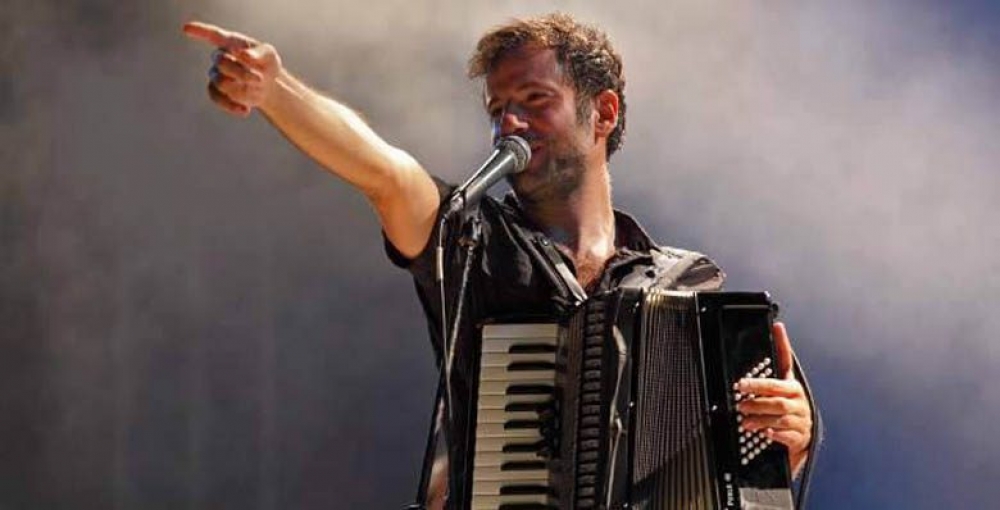 &Omicron; &Kappa;. &Mu;&alpha;&rho;&alpha;&beta;έ&gamma;&iota;&alpha;&sigmaf; &sigma;&epsilon; έ&nu;&alpha; &mu;&epsilon;&gamma;ά&lambda;&omicron; &pi;ά&rho;&tau;&iota; &sigma;&tau;&omicron; &Epsilon;&pi;&iota;&delta;&alpha;ύ&rho;&iota;&omicron; &theta;έ&alpha;&tau;&rho;&omicron; &Beta;&lambda;&alpha;&chi;&iota;ώ&tau;&eta;!