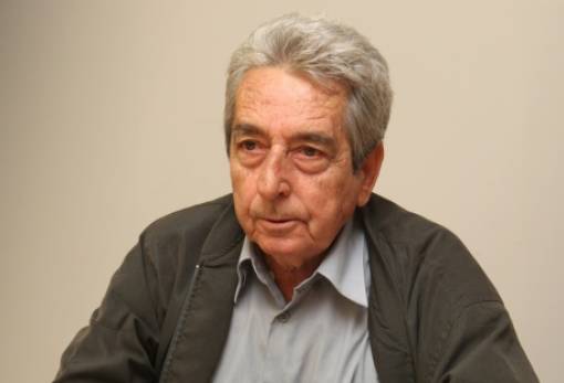 Έκλεισε το «φύλλο» μιας ζωής που γράφτηκε με ασυμβίβαστη πένα: «Έφυγε» ο Λάκωνας δημοσιογράφος Αρ. Μανωλάκος