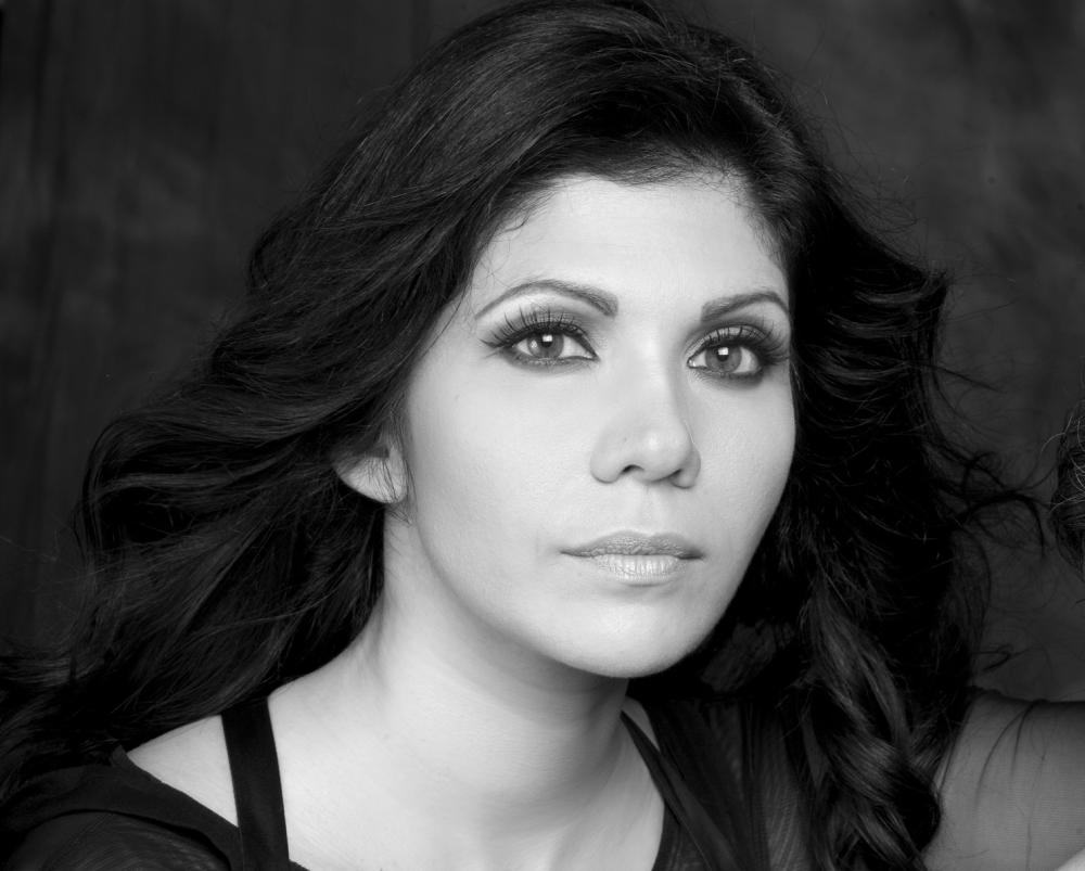 &Sigma;&tau;&eta;&nu; &Pi;&alpha;&nu;&alpha;&gamma;ί&alpha; &Mu;&upsilon;&rho;&tau;&iota;&delta;&iota;ώ&tau;&iota;&sigma;&sigma;&alpha; &Beta;&epsilon;&lambda;&alpha;&nu;&iota;&delta;ί&omega;&nu; &psi;έ&lambda;&nu;&epsilon;&iota; &eta; &Nu;. &Kappa;&alpha;&rho;&alpha;&nu;&tau;&zeta;ή &tau;&eta; &Mu;. &Epsilon;&beta;&delta;&omicron;&mu;ά&delta;&alpha;