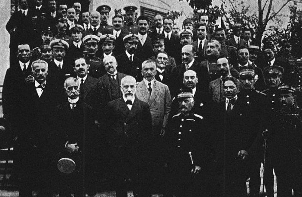 &Theta;&alpha;&lambda;ή&sigmaf; &Kappa;&omicron;&upsilon;&tau;&omicron;ύ&pi;&eta;&sigmaf; (1870-1939): &Omicron; &alpha;&nu;&alpha;&mu;&omicron;&rho;&phi;&omega;&tau;ή&sigmaf; &tau;&omicron;&upsilon; &kappa;ά&mu;&pi;&omicron;&upsilon; &Tau;&rho;&iota;&nu;ά&sigma;&omicron;&upsilon; &ndash; Έ&lambda;&omicron;&upsilon;&sigmaf;