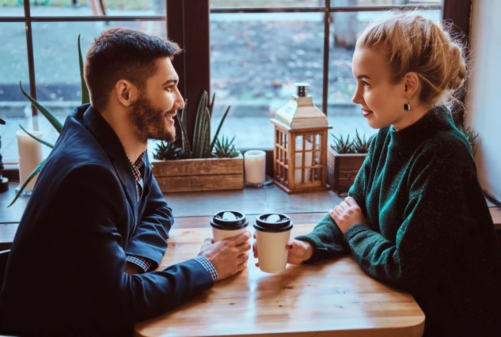 &Tau;έ&rho;&mu;&alpha; &tau;&alpha; &laquo;&beta;&lambda;έ&pi;&omicron;&upsilon;&mu;&epsilon;&raquo;: &Tau;&omicron; dating &theta;έ&lambda;&epsilon;&iota; &xi;&epsilon;&kappa;ά&theta;&alpha;&rho;&omicron; &laquo;&theta;έ&lambda;&omega;&raquo;