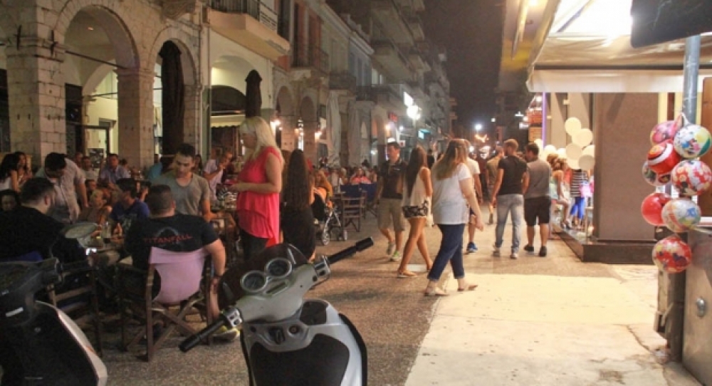 &laquo;&Lambda;&epsilon;&upsilon;&kappa;ή &Nu;ύ&chi;&tau;&alpha;&raquo; &tau;&omicron;&nu; &Alpha;ύ&gamma;&omicron;&upsilon;&sigma;&tau;&omicron; &sigma;&tau;&eta; &Sigma;&pi;ά&rho;&tau;&eta;!