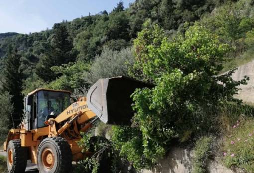 Εντατικοί οι καθαρισμοί δρόμων στο ορεινό οδικό δίκτυο Ταϋγέτου και Πάρνωνα