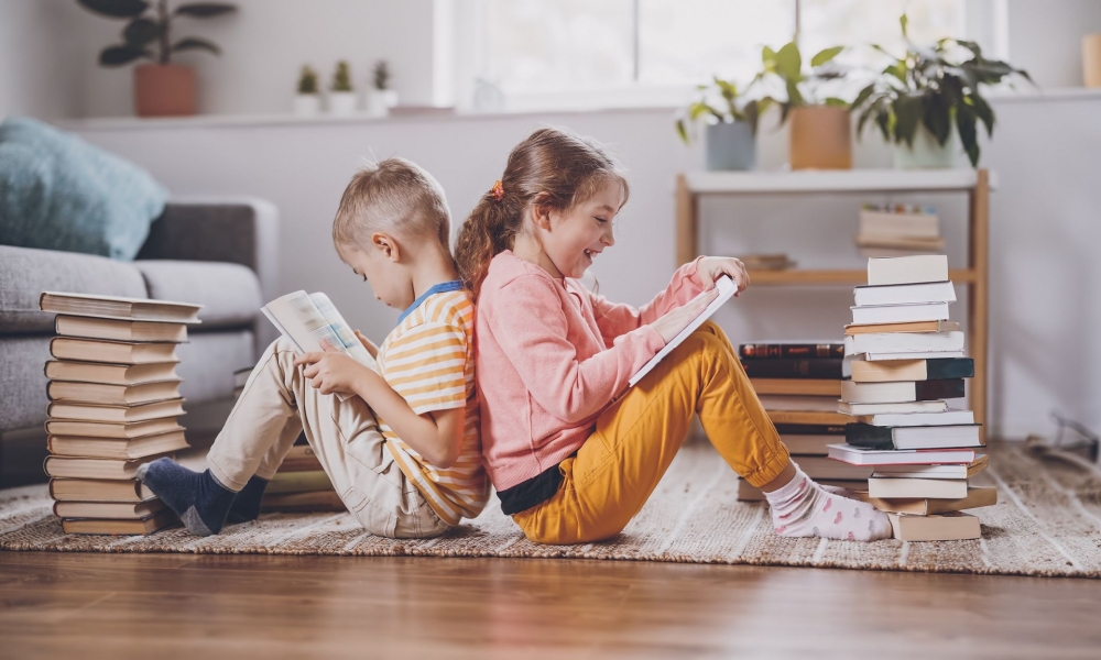 &Omicron;&theta;ό&nu;&eta; Vs &Beta;&iota;&beta;&lambda;ί&omicron;: &Nu;έ&alpha; έ&rho;&epsilon;&upsilon;&nu;&alpha; &alpha;&pi;&alpha;&nu;&tau;ά &tau;&iota; &epsilon;ί&nu;&alpha;&iota; &kappa;&alpha;&lambda;ύ&tau;&epsilon;&rho;&omicron; &gamma;&iota;&alpha; &tau;&omicron;&nu; &epsilon;&gamma;&kappa;έ&phi;&alpha;&lambda;&omicron; &tau;&omega;&nu; &pi;&alpha;&iota;&delta;&iota;ώ&nu;