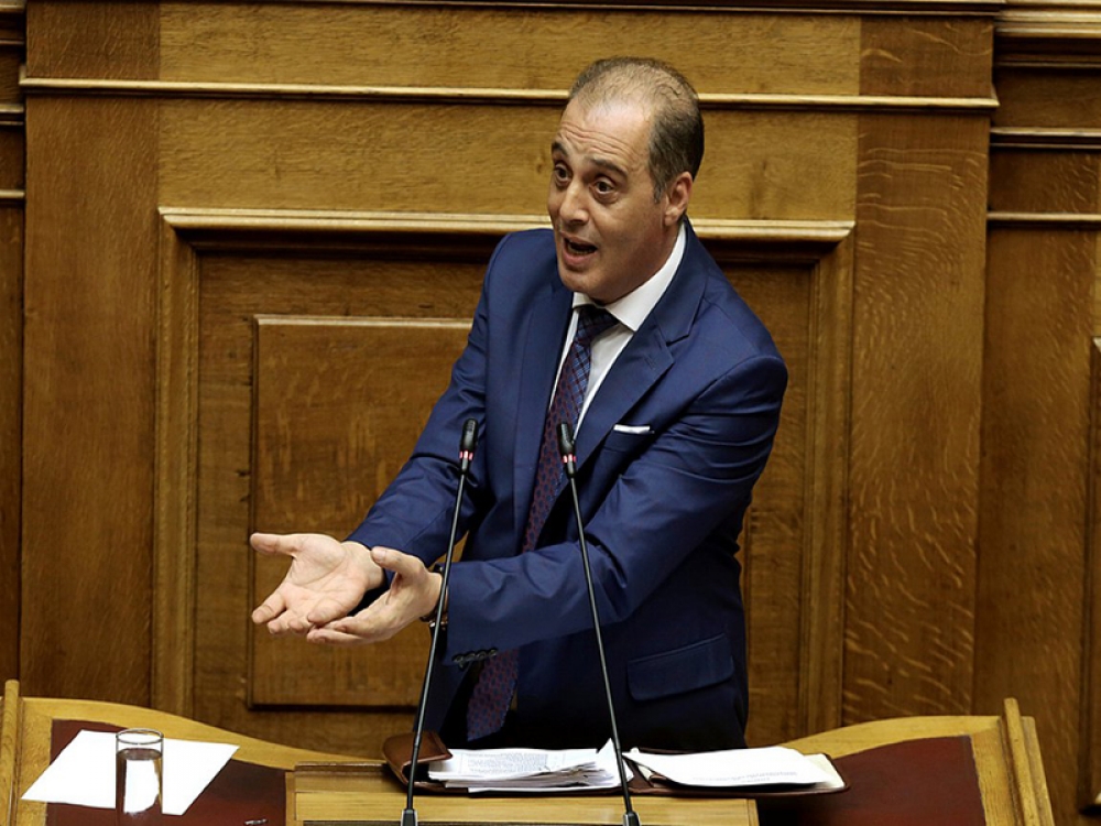 &Beta;&epsilon;&lambda;ό&pi;&omicron;&upsilon;&lambda;&omicron;&sigmaf;: &laquo;&Eta; &kappa;. &Mu;&epsilon;&nu;&delta;ώ&nu;&eta; &mu;&pi;ά&zeta;&omega;&sigma;&epsilon; &tau;&omicron;&nu; &tau;ά&phi;&omicron; &tau;&eta;&sigmaf; &Alpha;&rho;&chi;&alpha;ί&alpha;&sigmaf; &Pi;&epsilon;&lambda;ά&nu;&alpha;&sigmaf;&raquo;