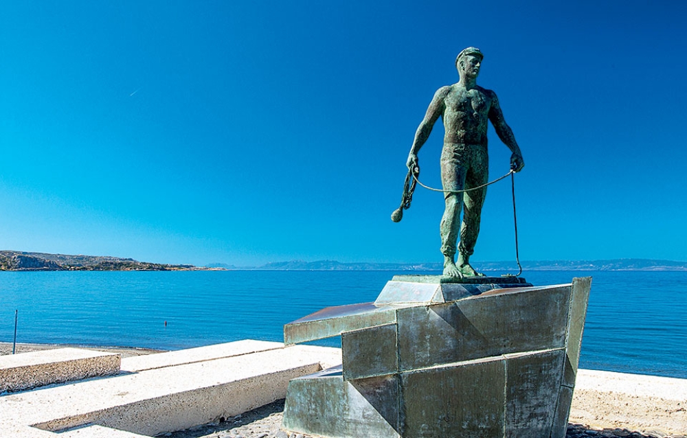 &Alpha;&pi;&epsilon;&beta;ί&omega;&sigma;&epsilon; &omicron; &Epsilon;&upsilon;ά&gamma;&gamma;&epsilon;&lambda;&omicron;&sigmaf; &Mu;&omicron;&upsilon;&sigma;&tau;ά&kappa;&alpha;&sigmaf;, &gamma;&lambda;ύ&pi;&tau;&eta;&sigmaf; &tau;&omicron;&upsilon; &laquo;&Beta;&alpha;&tau;&iota;&kappa;&iota;ώ&tau;&eta; &Theta;&alpha;&lambda;&alpha;&sigma;&sigma;&iota;&nu;&omicron;ύ&raquo; &tau;&eta;&sigmaf; &Nu;&epsilon;ά&pi;&omicron;&lambda;&eta;&sigmaf;