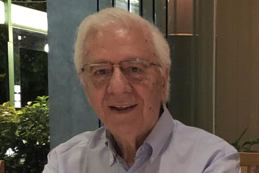 Ύ&sigma;&tau;&alpha;&tau;&omicron; &chi;&alpha;ί&rho;&epsilon; &sigma;&epsilon; έ&nu;&alpha;&nu; &sigma;&pi;&omicron;&upsilon;&delta;&alpha;ί&omicron; &pi;&omicron;&lambda;&iota;&tau;&iota;&kappa;ό ά&nu;&delta;&rho;&alpha;: &laquo;Έ&phi;&upsilon;&gamma;&epsilon;&raquo; &omicron; &Kappa;. &Gamma;&iota;&alpha;&tau;&rho;ά&kappa;&omicron;&sigmaf;