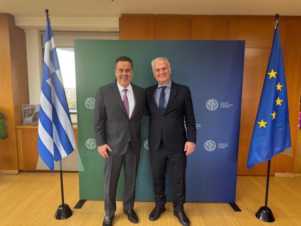 &Mu;&epsilon; &Pi;&alpha;&pi;&alpha;&sigma;&tau;&alpha;ύ&rho;&omicron;&upsilon; &kappa;&alpha;&iota; &Delta;ή&mu;&alpha; &sigma;&upsilon;&nu;&alpha;&nu;&tau;ή&theta;&eta;&kappa;&epsilon; &omicron; &Pi;&tau;&omega;&chi;ό&sigmaf;