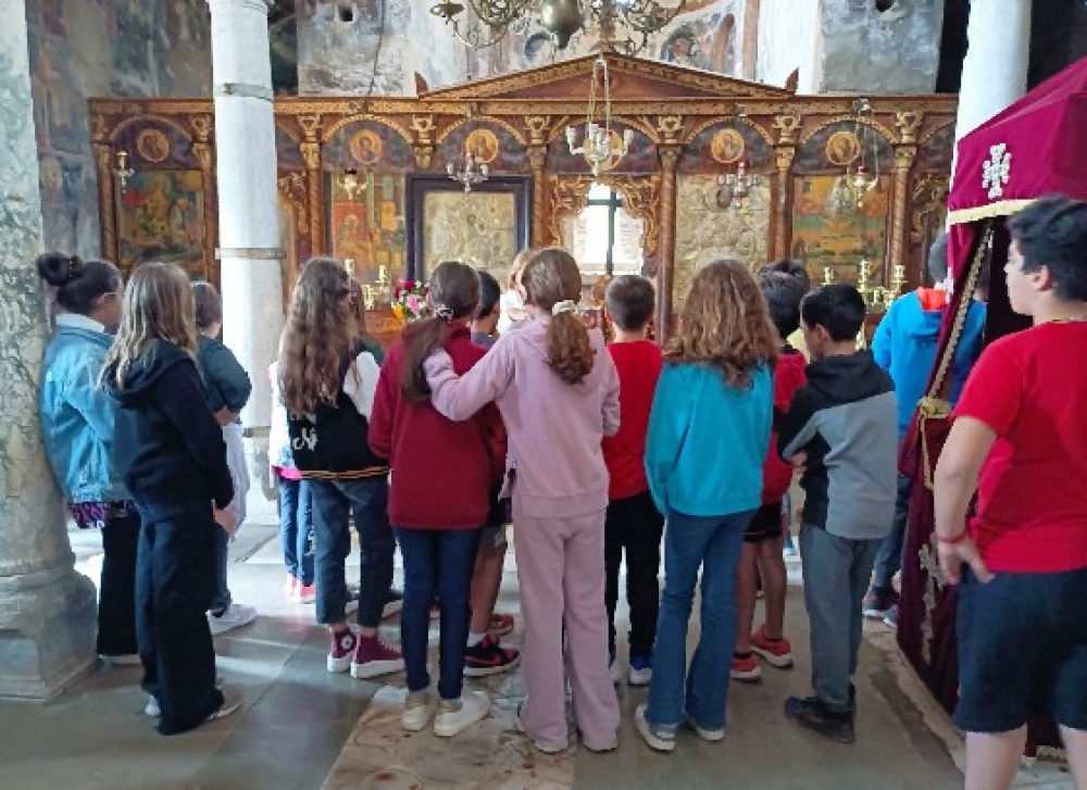 &Tau;&omicron;&nu; &beta;&upsilon;&zeta;&alpha;&nu;&tau;&iota;&nu;ό &Mu;&upsilon;&sigma;&tau;&rho;ά &epsilon;&pi;&iota;&sigma;&kappa;έ&phi;&theta;&eta;&kappa;&alpha;&nu; &mu;&alpha;&theta;&eta;&tau;έ&sigmaf; &tau;&omicron;&upsilon; &Delta;&eta;&mu;&omicron;&tau;&iota;&kappa;&omicron;ύ &Sigma;&chi;&omicron;&lambda;&epsilon;ί&omicron;&upsilon; &Alpha;&gamma;ί&omicron;&upsilon; &Iota;&omega;ά&nu;&nu;&eta;