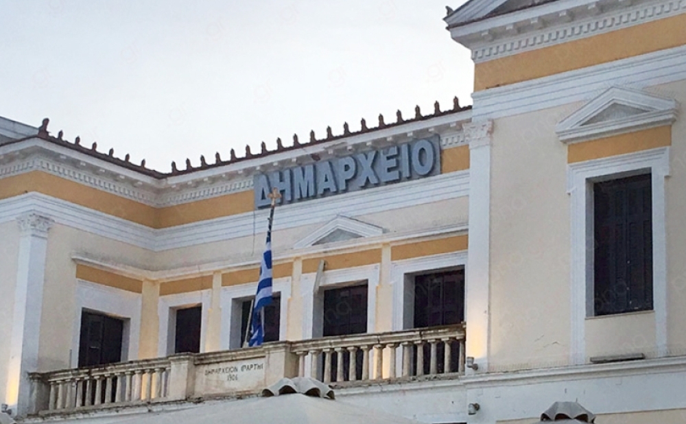 Έ&nu;&alpha;&sigmaf;-έ&nu;&alpha;&sigmaf; &sigma;&tau;&omicron; &laquo;&sigma;&tau;&rho;&alpha;&tau;ό&pi;&epsilon;&delta;&omicron;&raquo; &Tau;&zeta;&alpha;&nu;&epsilon;&tau;έ&alpha;