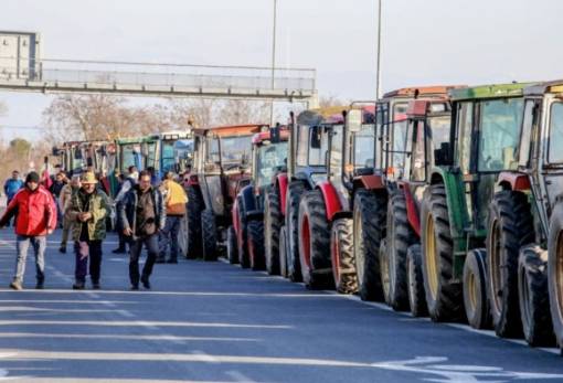 Εν αναμονή της συνάντησης με τους υπουργούς οι αγρότες