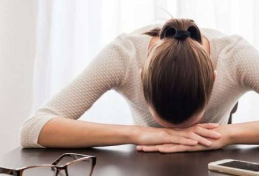 Γιατί νιώθεις πιο κουρασμένη το φθινόπωρο;