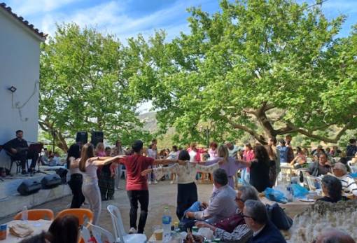 Ξεφάντωσαν πρωτομαγιάτικα στο όμορφο Παραδείσι