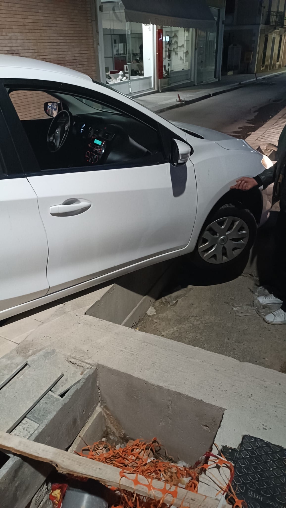 &Kappa;&alpha;&theta;&eta;&mu;&epsilon;&rho;&iota;&nu;ά &mu;&iota;&kappa;&rho;&omicron;&alpha;&tau;&upsilon;&chi;ή&mu;&alpha;&tau;&alpha; &sigma;&tau;&omicron; Open Mall &Sigma;&pi;ά&rho;&tau;&eta;&sigmaf;