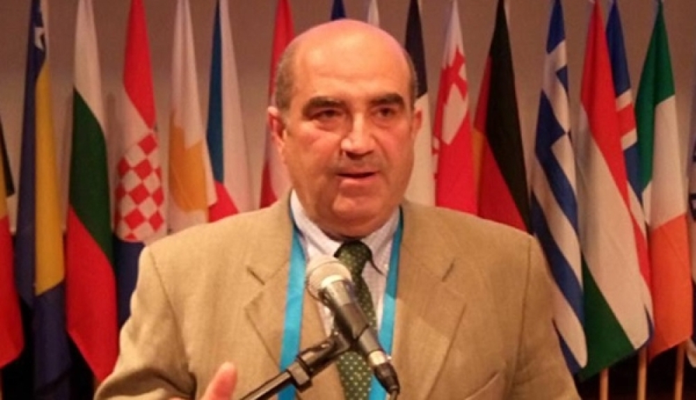 &Epsilon;&upsilon;&sigma;&tau;. &Rho;&epsilon;&sigma;&tau;έ&mu;&eta;&sigmaf;: Έ&nu;&alpha;&sigmaf; &laquo;&pi;&rho;&omicron;&sigma;&omega;&pi;ά&rho;&chi;&eta;&sigmaf;&raquo; &gamma;&iota;&alpha; &tau;&omicron; &sigma;&upsilon;&mu;&mu;ά&zeta;&epsilon;&mu;&alpha; &tau;&omicron;&upsilon; &Delta;. &Sigma;&pi;ά&rho;&tau;&eta;&sigmaf;