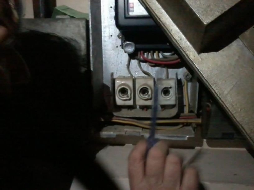 &Kappa;&lambda;&omicron;&pi;ή &rho;&epsilon;ύ&mu;&alpha;&tau;&omicron;&sigmaf; &laquo;έ&beta;&gamma;&alpha;&lambda;&epsilon;&raquo; &eta; έ&phi;&omicron;&delta;&omicron;&sigmaf;  &sigma;&epsilon; &kappa;&alpha;&tau;&alpha;&upsilon;&lambda;&iota;&sigma;&mu;&omicron;ύ&sigmaf; &sigma;&tau;&omicron;&nu; &Delta;. &Epsilon;&upsilon;&rho;ώ&tau;&alpha;