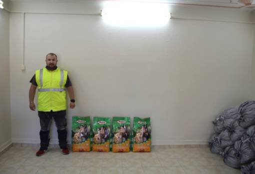 Προσφορά τροφής για σκύλους από το 1ο Γυμνάσιο Σπάρτης