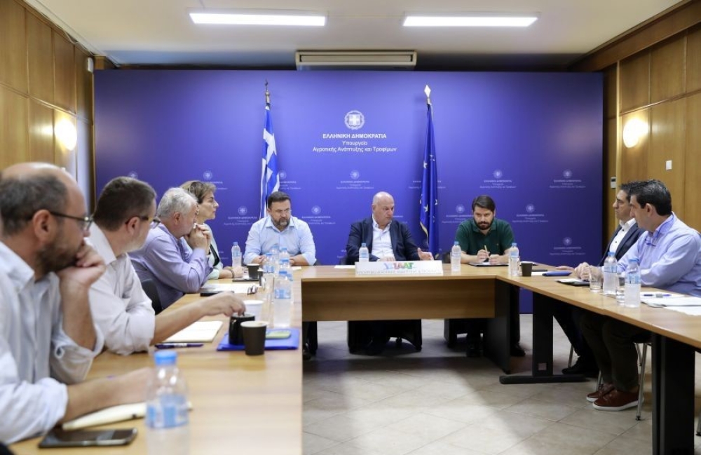 &Sigma;&upsilon;&nu;ά&nu;&tau;&eta;&sigma;&eta; &Tau;&sigma;&iota;ά&rho;&alpha; &mu;&epsilon; &alpha;&nu;&tau;&iota;&pi;&rho;&omicron;&sigma;&omega;&pi;&epsilon;ί&alpha; &tau;&eta;&sigmaf; &Epsilon;&Theta;&Epsilon;&Alpha;&Sigma;