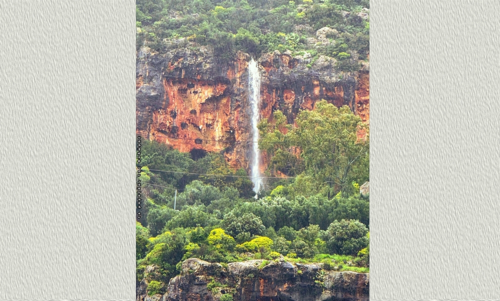 &Eta; &pi;έ&tau;&rho;&alpha; &tau;&eta;&sigmaf; &Mu;ά&nu;&eta;&sigmaf; &alpha;&nu;έ&beta;&lambda;&upsilon;&sigma;&epsilon; &tau;&omicron; &upsilon;&delta;ά&tau;&iota;&nu;&omicron; &laquo;&theta;&alpha;ύ&mu;&alpha;&raquo; &tau;&eta;&sigmaf;