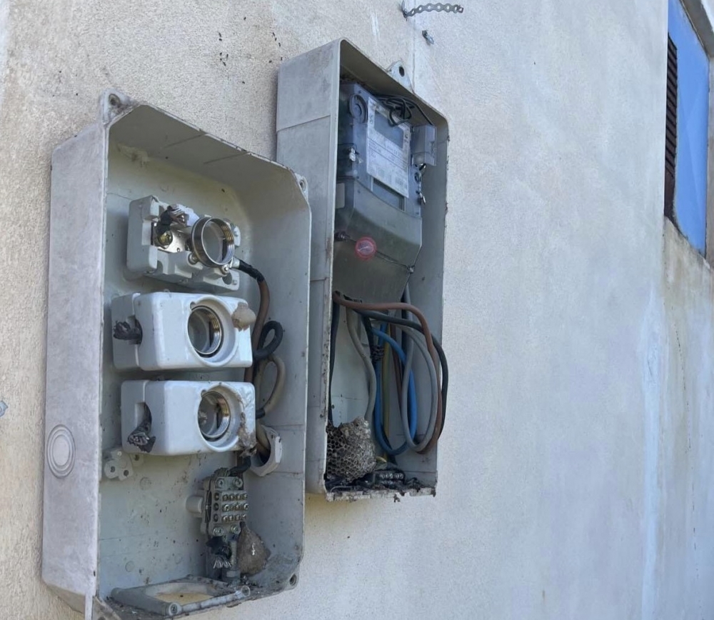 &Mu;ί&alpha; &alpha;&pi;ό &tau;&alpha; ί&delta;&iota;&alpha;: &Beta;&alpha;&nu;&delta;&alpha;&lambda;&iota;&sigma;&mu;&omicron;ί &kappa;&alpha;&iota; &pi;ά&lambda;&iota; &sigma;&epsilon; &epsilon;&gamma;&kappa;&alpha;&tau;&alpha;&sigma;&tau;ά&sigma;&epsilon;&iota;&sigmaf; &tau;&eta;&sigmaf; &Delta;&Epsilon;&Upsilon;&Alpha;&Sigma; (&Phi;&Omega;&Tau;&Omicron;)