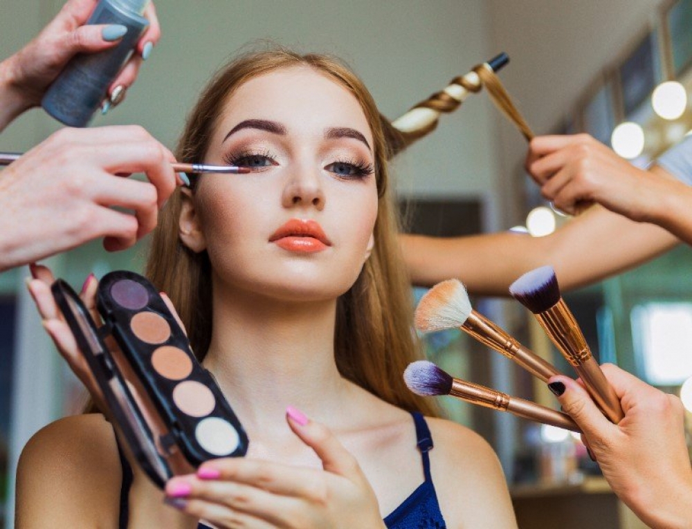 &Pi;&rho;ά&gamma;&mu;&alpha;&tau;&alpha; &pi;&omicron;&upsilon; &delta;&epsilon;&nu; &theta;&alpha; έ&kappa;&alpha;&nu;&epsilon; &pi;&omicron;&tau;έ &mu;ί&alpha; makeup artist