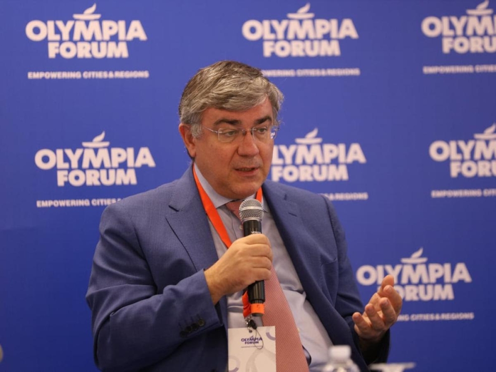 &Mu;. &Gamma;&rho;&alpha;&phi;ά&kappa;&omicron;&sigmaf;: &laquo;&Eta; &Alpha;&upsilon;&tau;&omicron;&delta;&iota;&omicron;ί&kappa;&eta;&sigma;&eta; έ&chi;&epsilon;&iota; &tau;&omicron;&nu; &kappa;ύ&rho;&iota;&omicron; &rho;ό&lambda;&omicron; &kappa;&alpha;&iota; &sigma;&upsilon;&nu;&tau;&alpha;&gamma;&mu;&alpha;&tau;&iota;&kappa;ά &sigma;&tau;&eta; &delta;&iota;&alpha;&chi;&epsilon;ί&rho;&iota;&sigma;&eta; &tau;&omega;&nu; &alpha;&pi;&omicron;&beta;&lambda;ή&tau;&omega;&nu;&raquo;