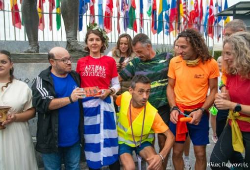 Με τα «μάτια» της καρδιάς δρομέας στο Σπάρταθλον Συγκλόνισε η Ιταλίδα με την οπτική αναπηρία