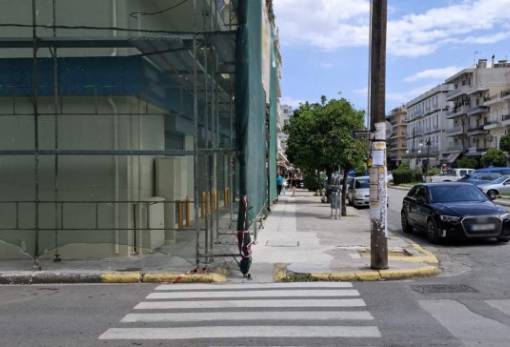 Σκαλωσιά «έκοψε» τη ράμπα ΑμεΑ στη Σπάρτη