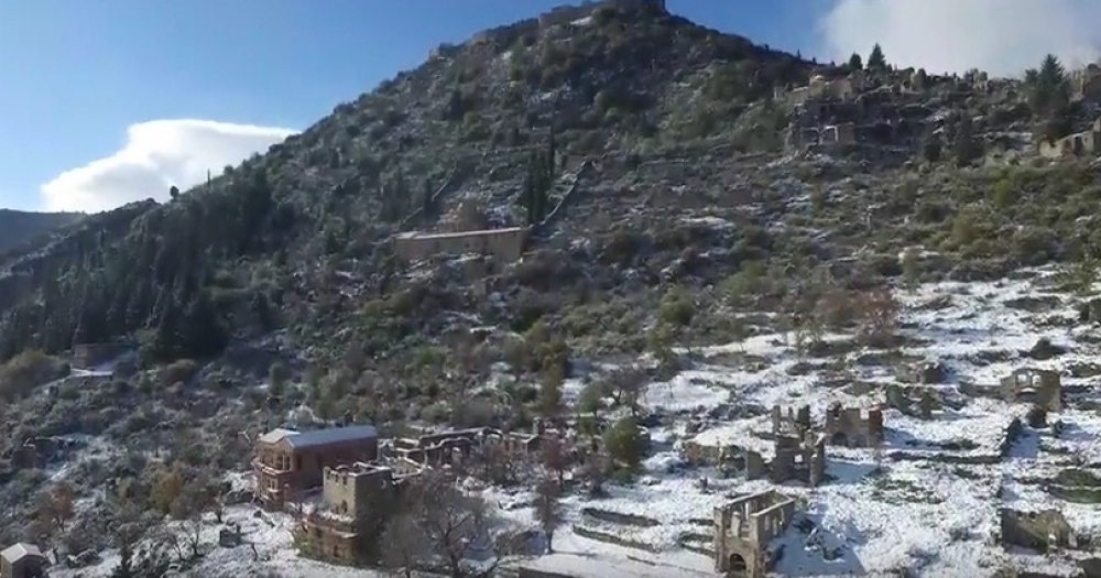 &Chi;&alpha;&mu;&eta;&lambda;ή &pi;&tau;ή&sigma;&eta; &pi;ά&nu;&omega; &alpha;&pi;ό &tau;&eta; &chi;&iota;&omicron;&nu;&iota;&sigma;&mu;έ&nu;&eta; &Alpha;&rho;&chi;&alpha;ί&alpha; &Sigma;&pi;ά&rho;&tau;&eta; &kappa;&alpha;&iota; &tau;&omicron; &Mu;&upsilon;&sigma;&tau;&rho;ά! (VIDEO)