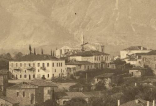 Η καρδιά της πόλης που χτίστηκε πάνω στη μνήμη και την πίστη