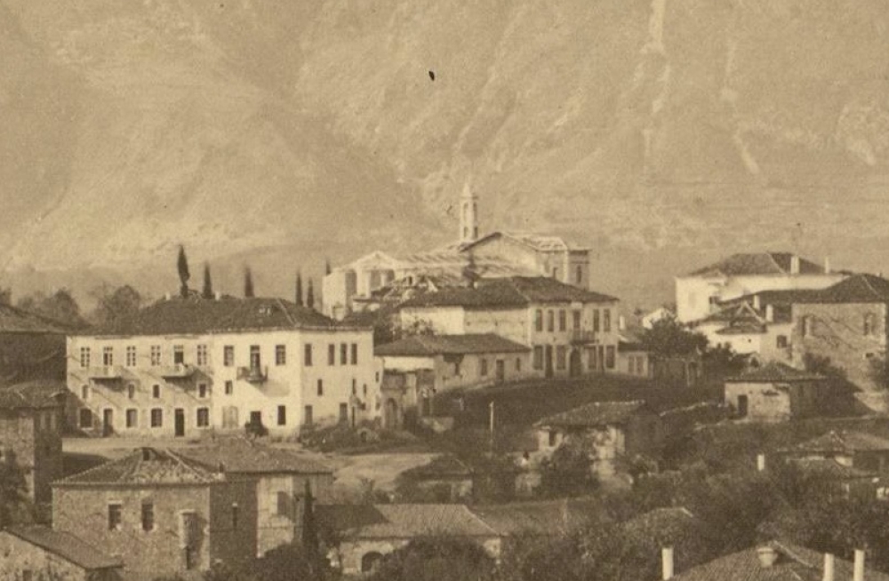 &Eta; &kappa;&alpha;&rho;&delta;&iota;ά &tau;&eta;&sigmaf; &pi;ό&lambda;&eta;&sigmaf; &pi;&omicron;&upsilon; &chi;&tau;ί&sigma;&tau;&eta;&kappa;&epsilon; &pi;ά&nu;&omega; &sigma;&tau;&eta; &mu;&nu;ή&mu;&eta; &kappa;&alpha;&iota; &tau;&eta;&nu; &pi;ί&sigma;&tau;&eta;