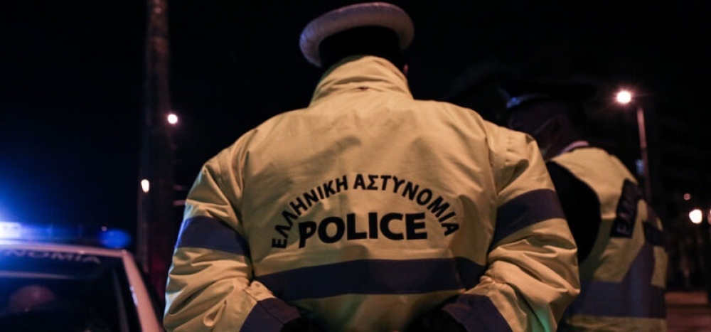 &Kappa;&omicron;&kappa;&alpha;ΐ&nu;&eta; &kappa;&alpha;&iota; &kappa;ά&nu;&nu;&alpha;&beta;&eta; &sigma;&epsilon; ό&chi;&eta;&mu;&alpha; έ&xi;&omega; &alpha;&pi;ό &tau;&eta; &Sigma;&pi;ά&rho;&tau;&eta;