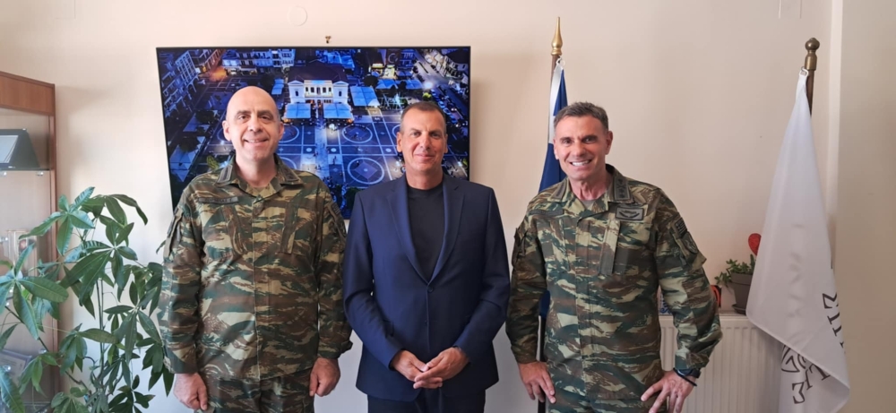 &Mu;&epsilon; &tau;&iota;&sigmaf; &sigma;&tau;&rho;&alpha;&tau;&iota;&omega;&tau;&iota;&kappa;έ&sigmaf; &Alpha;&rho;&chi;έ&sigmaf; &sigma;&upsilon;&nu;&alpha;&nu;&tau;ή&theta;&eta;&kappa;&epsilon; &omicron; &Delta;ή&mu;&alpha;&rho;&chi;&omicron;&sigmaf; &Sigma;&pi;ά&rho;&tau;&eta;&sigmaf;