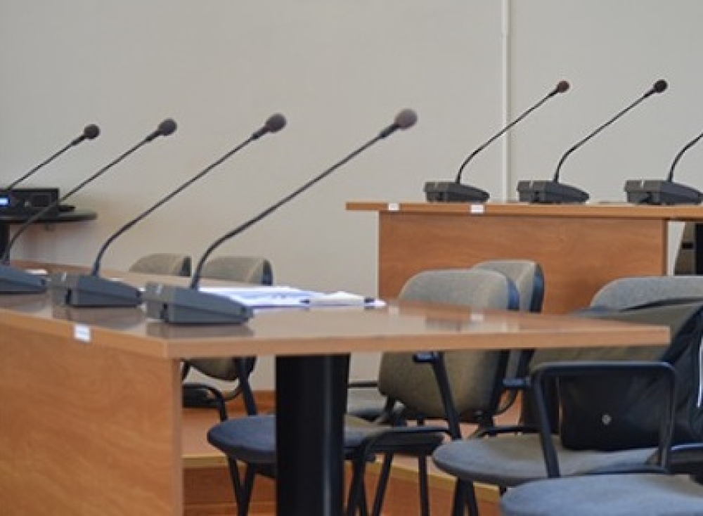 &Delta;&eta;&mu;&omicron;&tau;&iota;&kappa;ό&sigmaf; &sigma;ύ&mu;&beta;&omicron;&upsilon;&lambda;&omicron;&sigmaf; &omicron; &mu;&epsilon;&gamma;ά&lambda;&omicron;&sigmaf; &alpha;&delta;&iota;&kappa;&eta;&mu;έ&nu;&omicron;&sigmaf;: &Eta; &Mu;ά&nu;&eta; &laquo;&delta;&epsilon;ί&chi;&nu;&epsilon;&iota;&raquo; &alpha;&lambda;&lambda;&alpha;&gamma;ή