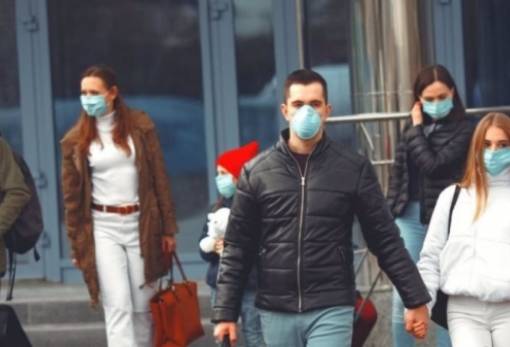 Η Όμικρον προκαλεί πιο σύντομης διάρκειας και πιο ελαφριά συμπτώματα