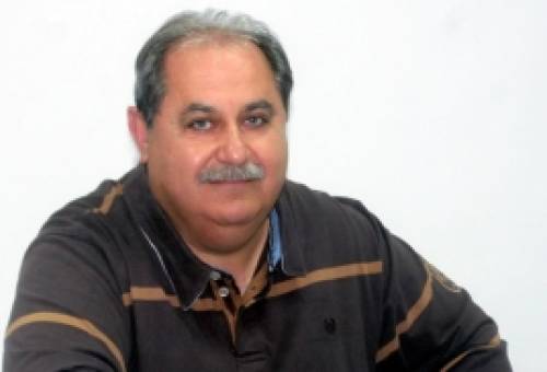 Μας χρειάζεται ένα ηγετικό στην κοινωνία κόμμα και όχι μόνος του, ένας χαρισματικός ηγέτης