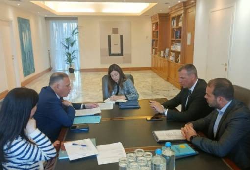 Στην υπουργό Παιδείας ο Κρητικός μαζί με Βακαλόπουλο-Κακούρο