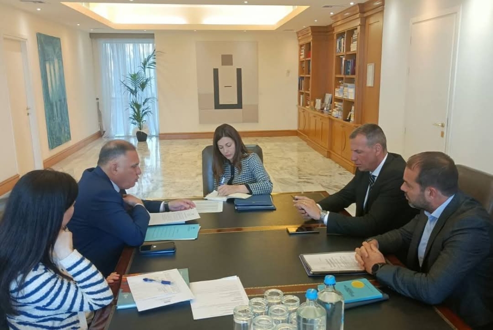 &Sigma;&tau;&eta;&nu; &upsilon;&pi;&omicron;&upsilon;&rho;&gamma;ό &Pi;&alpha;&iota;&delta;&epsilon;ί&alpha;&sigmaf; &omicron; &Kappa;&rho;&eta;&tau;&iota;&kappa;ό&sigmaf; &mu;&alpha;&zeta;ί &mu;&epsilon; &Beta;&alpha;&kappa;&alpha;&lambda;ό&pi;&omicron;&upsilon;&lambda;&omicron;-&Kappa;&alpha;&kappa;&omicron;ύ&rho;&omicron;