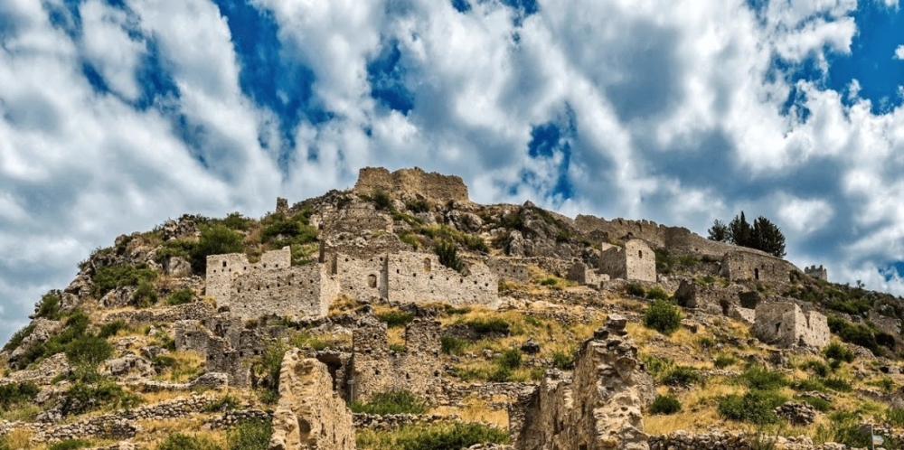 &Tau;&alpha; &mu;&nu;&eta;&mu;&epsilon;ί&alpha; &tau;&omicron;&upsilon; &Delta;. &Epsilon;&upsilon;&rho;ώ&tau;&alpha; &sigma;&tau;&eta;&nu; &Pi;ό&lambda;&eta; &mu;&epsilon; &pi;&rho;&epsilon;&sigma;&beta;&epsilon;&upsilon;&tau;έ&sigmaf; 5 &sigma;&chi;&omicron;&lambda;&epsilon;ί&alpha;