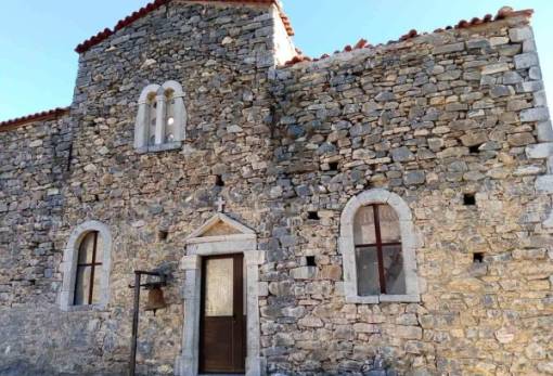 Εξελίσσονται οι διεργασίες για αποκατάσταση του πυρόπληκτου ναού στον Πολυάραβο