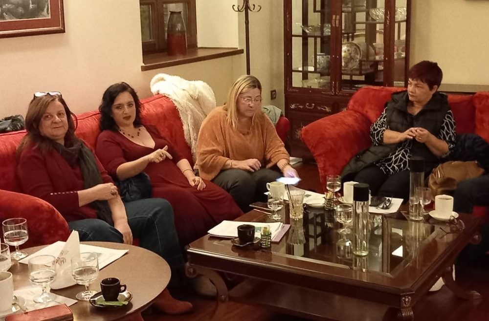 &Sigma;&upsilon;&sigma;&tau;&eta;&mu;&iota;&kappa;ά &Kappa;&alpha;&phi;έ: &Sigma;&epsilon;&iota;&rho;ά &theta;&epsilon;&mu;&alpha;&tau;&iota;&kappa;ώ&nu; &sigma;&upsilon;&nu;&alpha;&nu;&tau;ή&sigma;&epsilon;&omega;&nu; &alpha;&pi;ό &tau;&omicron; &kappa;έ&nu;&tau;&rho;&omicron; &pi;&rho;ό&lambda;&eta;&psi;&eta;&sigmaf; &laquo;&Delta;&Iota;&Alpha;&Upsilon;&Lambda;&Omicron;&Sigma;&raquo;