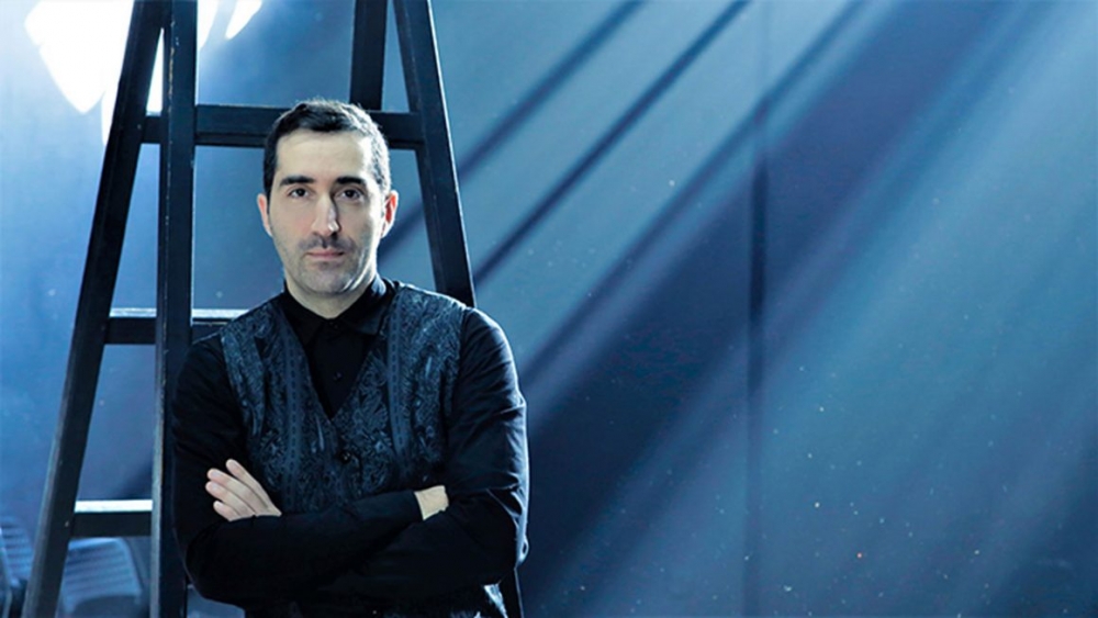 &Sigma;&upsilon;&nu;&alpha;&upsilon;&lambda;ί&alpha; &Kappa;&alpha;&rho;&omicron;ύ&nu;&eta; &sigma;&tau;&eta; &Mu;&omicron;&nu;&epsilon;&mu;&beta;&alpha;&sigma;&iota;ά &pi;&rho;&omicron;&sigmaf; &tau;&iota;&mu;ή&nu; &tau;&omicron;&upsilon; &Mu;. &Theta;&epsilon;&omicron;&delta;&omega;&rho;ά&kappa;&eta;