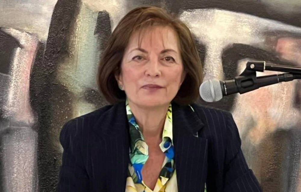 &Eta; &sigma;&upsilon;&mu;&beta;&omicron;&lambda;ή &tau;&eta;&sigmaf; &Mu;ά&nu;&eta;&sigmaf; &sigma;&tau;&omicron;&nu; &sigma;ύ&gamma;&chi;&rho;&omicron;&nu;&omicron; &kappa;ό&sigma;&mu;&omicron;: &Mu;&omicron;&iota;&rho;&omicron;&lambda;ό&iota; ή &kappa;ά&tau;&iota; &pi;&alpha;&rho;&alpha;&pi;ά&nu;&omega;;