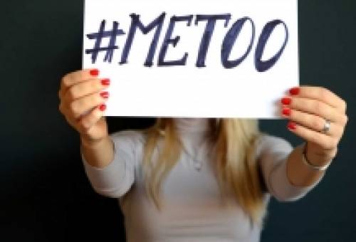 Καταγγέλλουν καθηγητή για σεξουαλική παρενόχληση