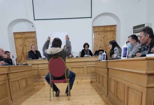 Η αυλαία άνοιξε με… αυτόφωρο  για το νέο ΔΣ Αν. Μάνης