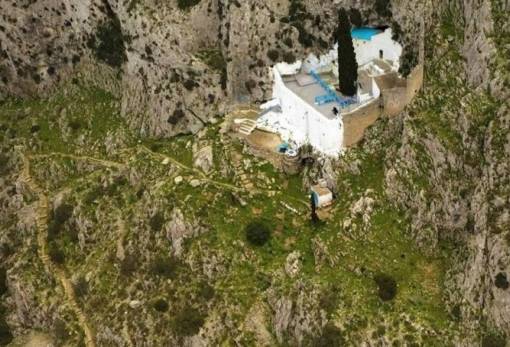 Ο Γιάννης και η Παναγία η Κυρά Ψηλή[1] (Κάλυμνος)