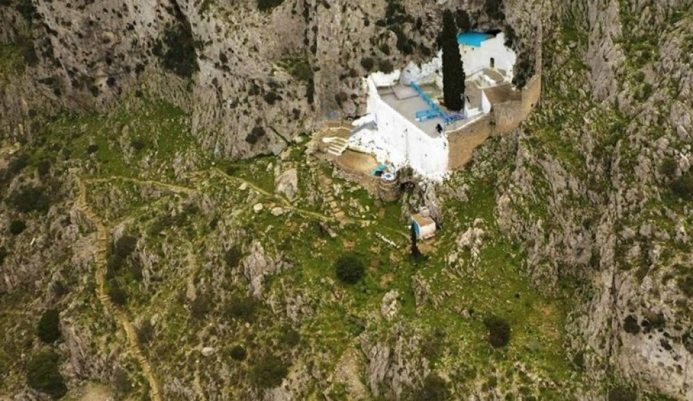 &Omicron; &Gamma;&iota;ά&nu;&nu;&eta;&sigmaf; &kappa;&alpha;&iota; &eta; &Pi;&alpha;&nu;&alpha;&gamma;ί&alpha; &eta; &Kappa;&upsilon;&rho;ά &Psi;&eta;&lambda;ή[1] (&Kappa;ά&lambda;&upsilon;&mu;&nu;&omicron;&sigmaf;)