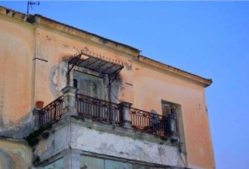 Ταχείες «υιοθεσίες» για ερειπωμένα κτίρια